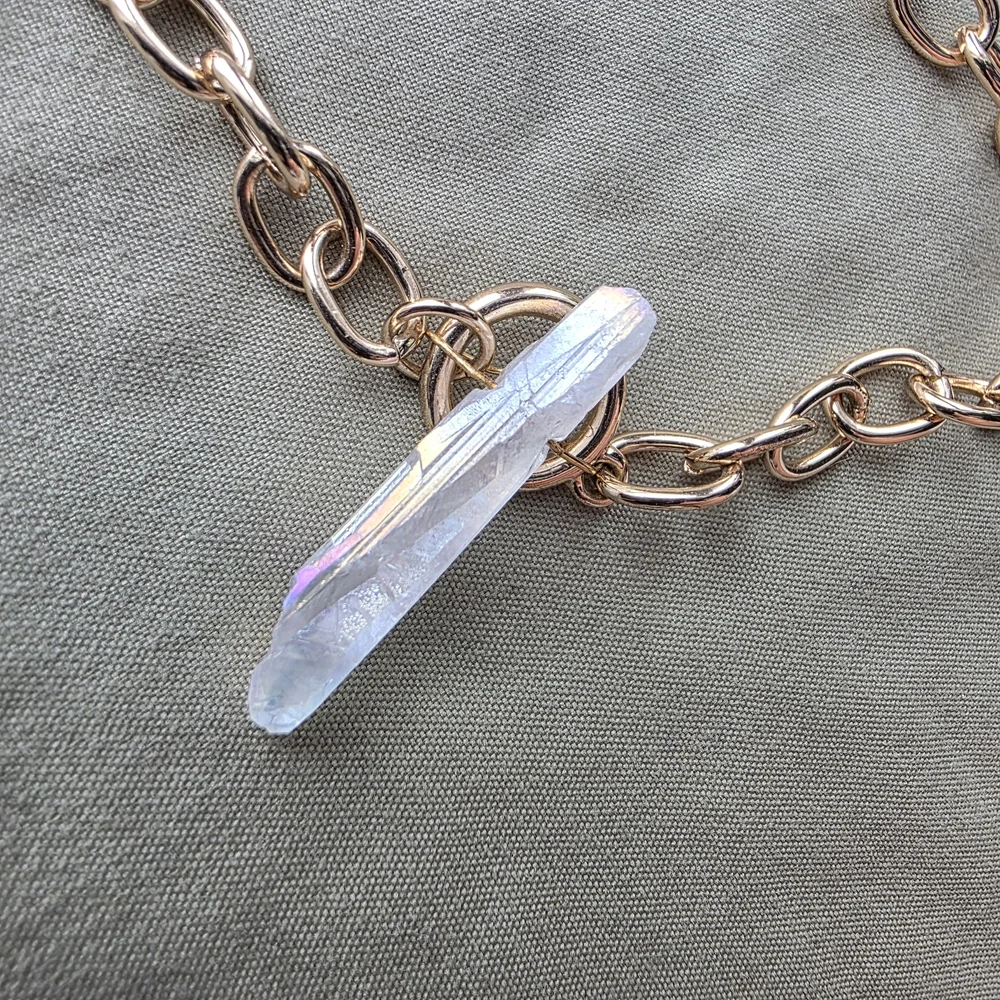 🤍 Aura Quartz Choker - Picture 3 of 7